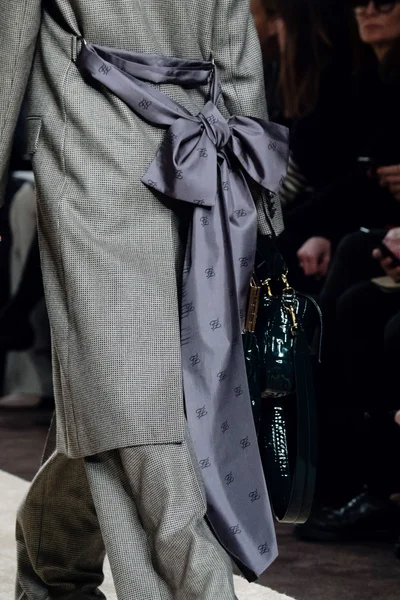 Look 19